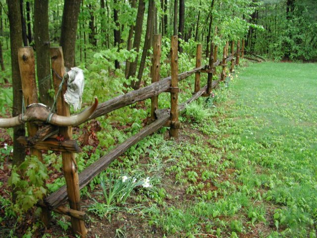 ouroldsplitcedarfence.jpg